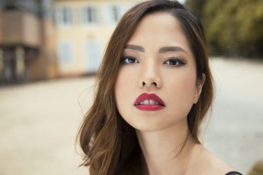 Güzel genç Asyalı kadın.