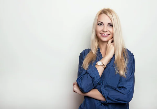 Mulher bonita jovem — Fotografia de Stock