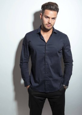 yakışıklı iş adamı