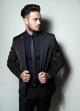 yakışıklı iş adamı