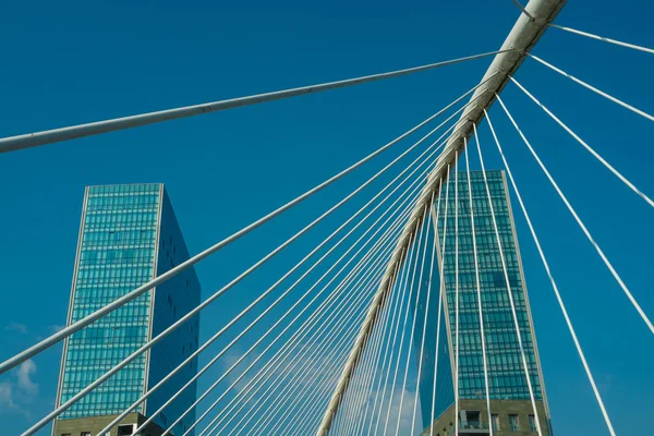 Puente colgante moderno —  Fotos de Stock