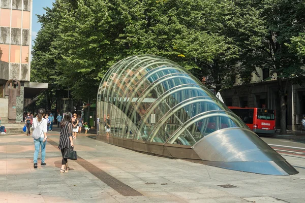 Acceso a la estación de metro Bilbao — Foto de Stock