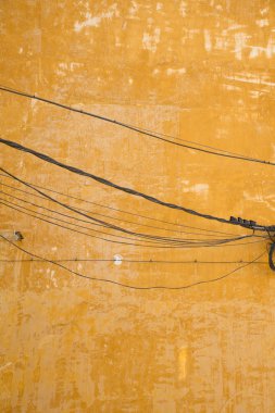 Tehlikeli elektrik kablolama