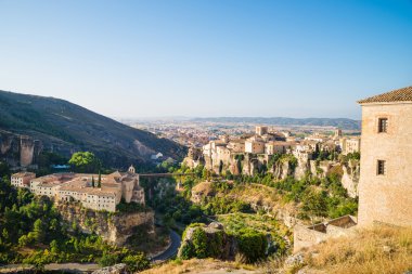 eski şehir Rocky tepeler üzerine yerleştirerek