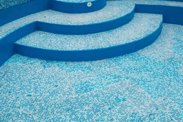 Gefliestes Schwimmbad — Stockfoto