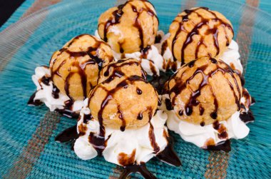 kremalı profiterol