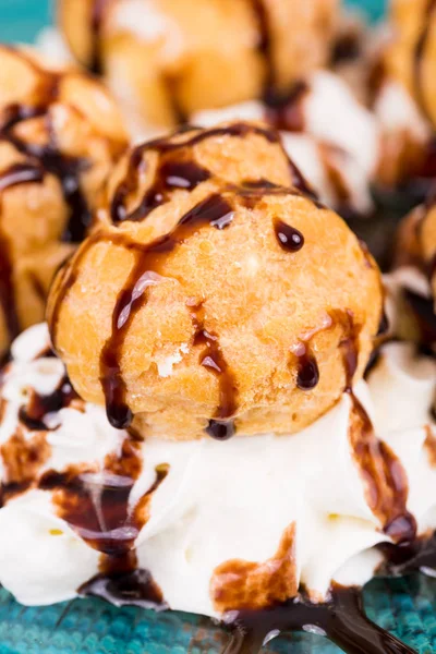 Kremler ile profiterol