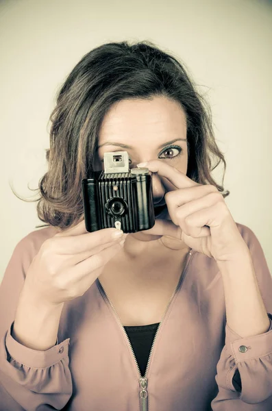 Shooting a vintage camera — Stock Photo, Image