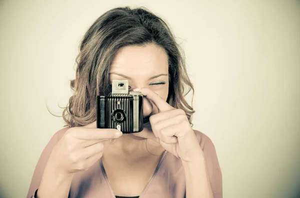 Shooting a vintage camera — Stock Photo, Image