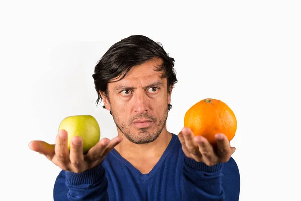 Äpfel und Orangen im Vergleich — Stockfoto