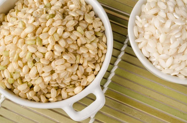 Small bowl of whole rice — Stock Photo, Image