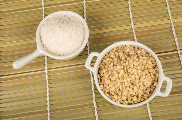 Sémola de arroz y arroz —  Fotos de Stock