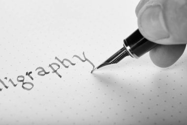 Amazing bir dolma kalem ile yapıyor