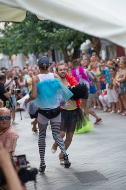 Benidorm gurur yüksek topuklu çalıştırmak