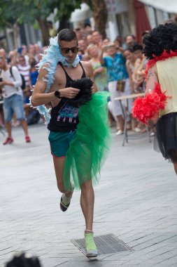 Benidorm gurur yüksek topuklu çalıştırmak