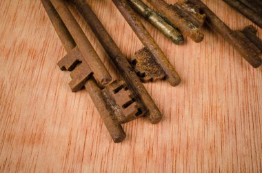 eski anahtarları demet