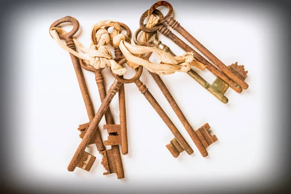 Um monte de chaves velhas. — Fotografia de Stock