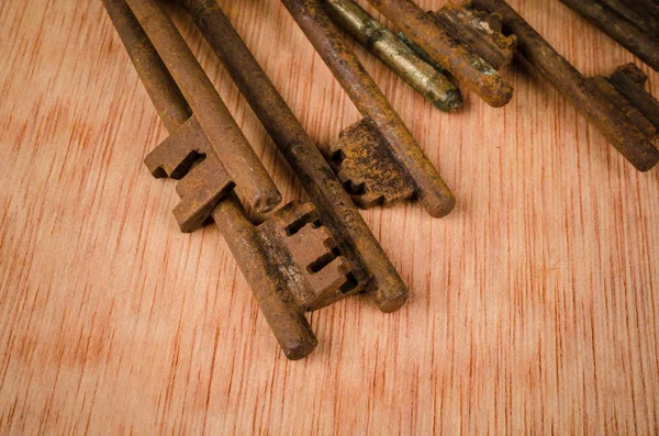 eski anahtarları demet