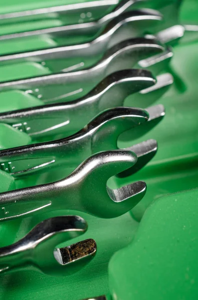 Schraubenschlüssel im Werkzeugkasten — Stockfoto