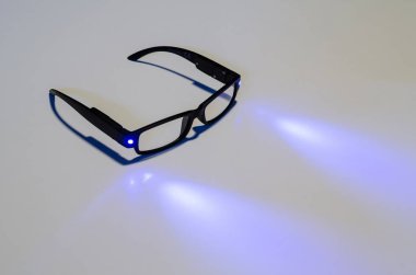 Led ışıklı gözlük