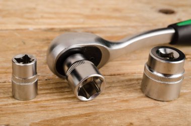 Kilit anahtarı ve yuva