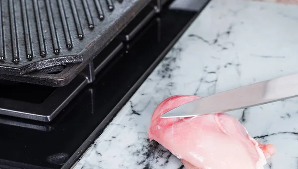 Cozinhar peito de frango — Fotografia de Stock