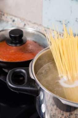 Ev yapımı makarna hazırlama