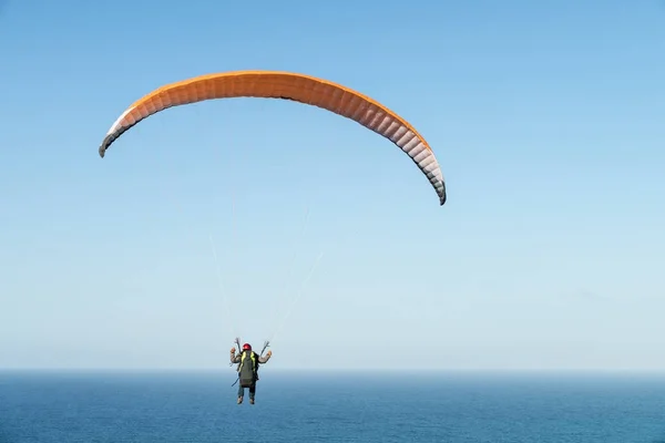 Paraglider in action — Stock Photo, Image