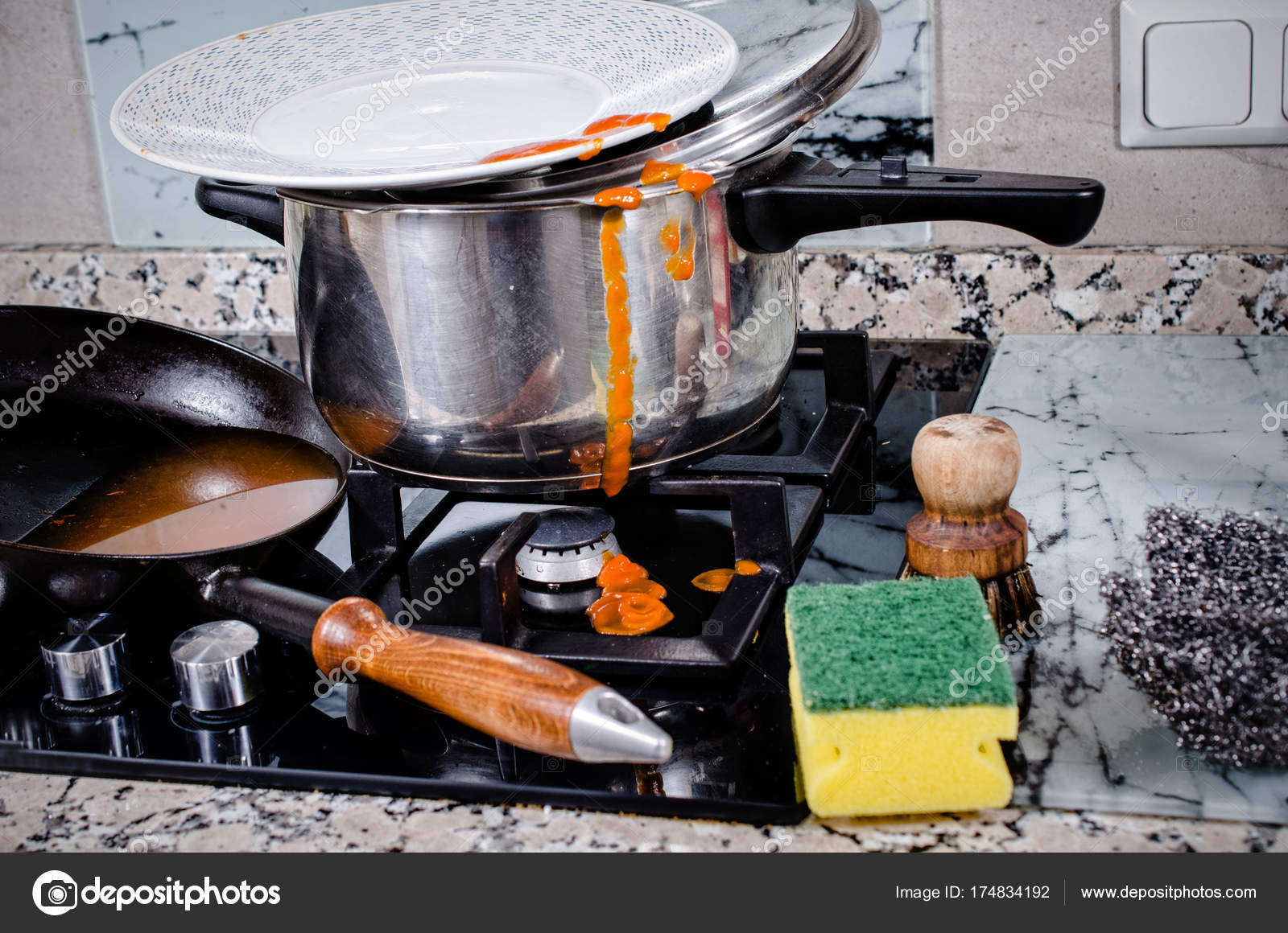 Tampo De Cozinha Desarrumado Stock Photo Olafspeier 174834192 Tampo De Cozinha Desarrumado Stock Photo Olafspeier 174834192