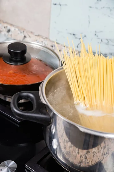 Zubereitung hausgemachter Pasta — Stockfoto