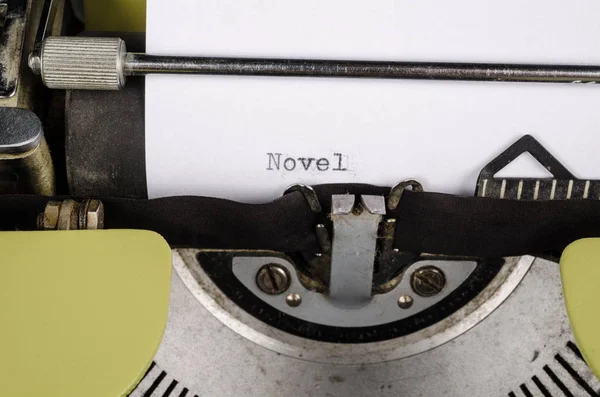 Концепция творчества на старой пишущей машинке — стоковое фото