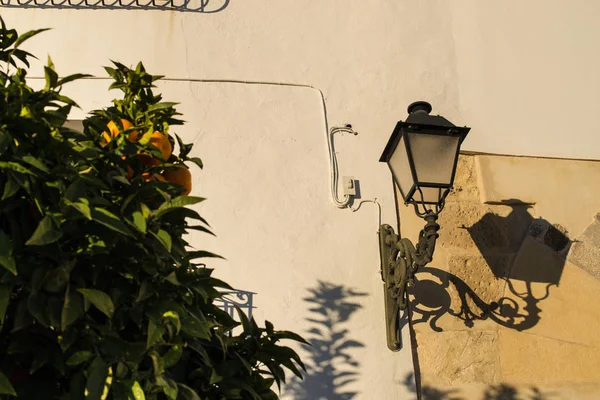 Straßenlaterne Einer Mediterranen Fassade — Stockfoto