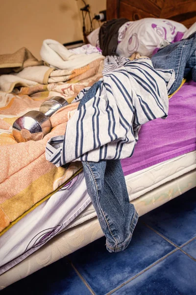 Bedroom in a terrible state — Stock Photo, Image