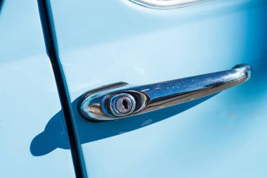 Eski model araba kapı kolu detay almak