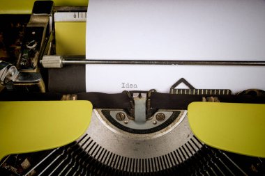 Yaratıcılık kavramı üzerinde eski bir daktilo