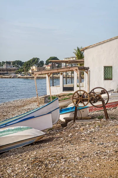 Vecchia trainatrice per barche da pesca — Foto Stock