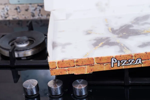 Używane Pizza Tekturowe Pudełko Smar Plamy Lesft Dnie — Zdjęcie stockowe