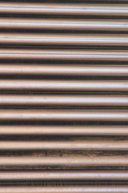 Tam kare almak bir yıpranmış oluklu demir perde