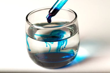 Laboratuvar durumda test boyalar