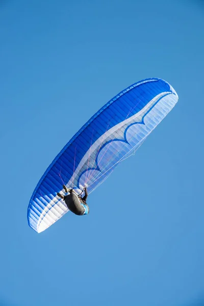 Paraglider in action — Stock Photo, Image
