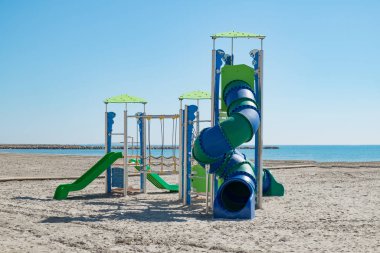 Akdeniz plajı oyun parkı