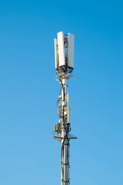 Mobiele telefoon antenne — Stockfoto