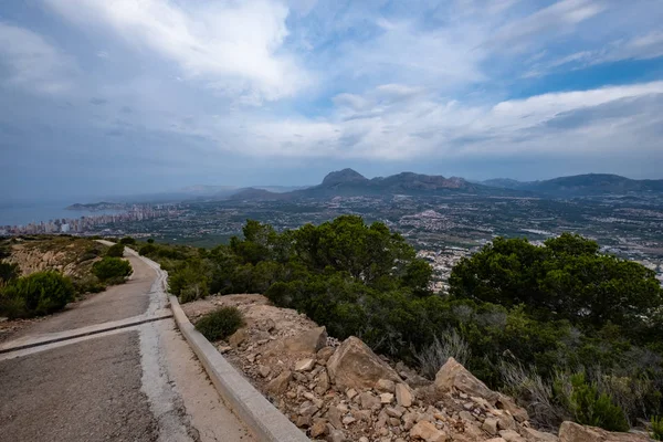 Benidorm vom sierra helada aus gesehen — Stockfoto