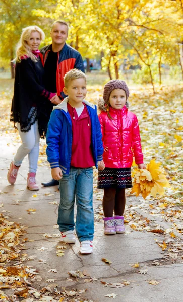 Family of four in autumn walking — Stock Photo, Image