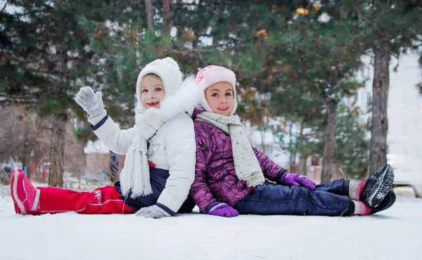 Cute girls having fun among winter park — Stock Photo, Image