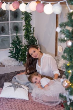 Anne ve kızı kış stüdyo yalan