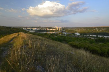 Transdinyester Cumhuriyeti, Dinyester Nehri'nin sol yakasında şehirde Rybnitsa