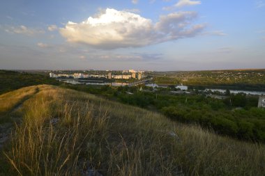 Transdinyester Cumhuriyeti, Dinyester Nehri'nin sol yakasında şehirde Rybnitsa