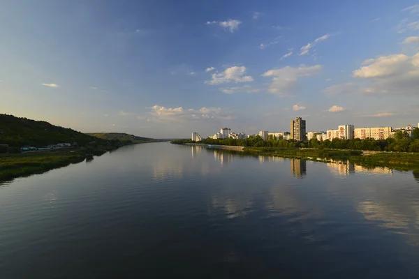 Rybnitsa Stadt in Transnistrien, am linken Ufer des Flusses Dnjester — Stockfoto
