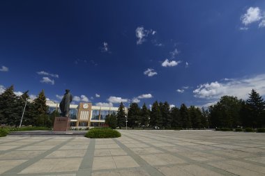 Transdinyester Cumhuriyeti, Dinyester Nehri'nin sol yakasında şehirde Rybnitsa